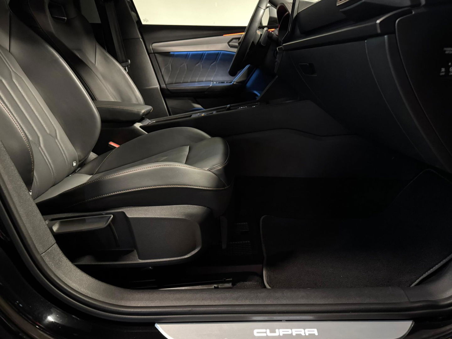 CUPRA Formentor 1.4 e-Hybrid VZ PANO KEYLESS 360