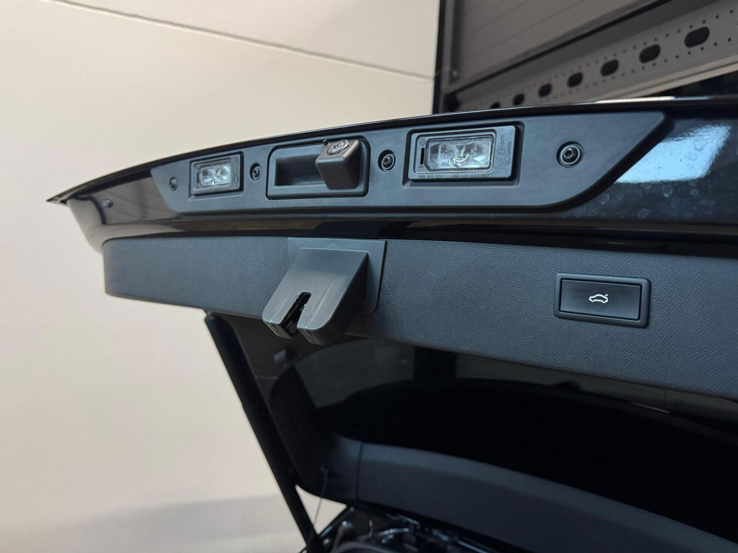CUPRA Formentor 1.4 e-Hybrid VZ PANO KEYLESS 360