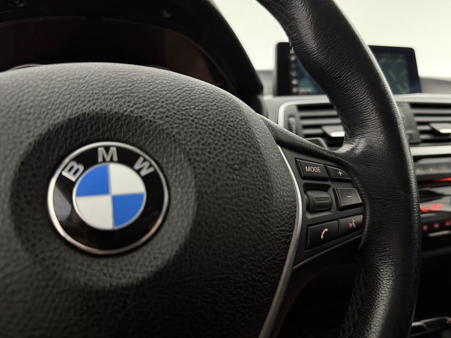 BMW 3 Serie 318i Executive | LED l Clima l Cruise l  Navigatie l Parkeersens. l Stoelverw. l NAP
