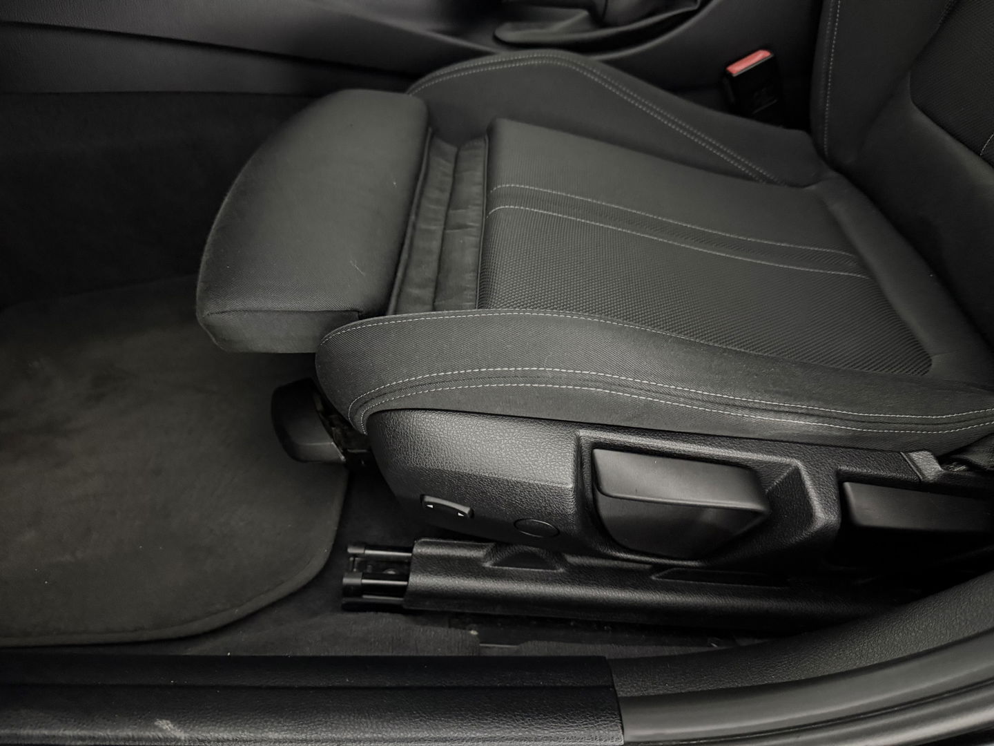 BMW 3 Serie 318i Executive | LED l Clima l Cruise l  Navigatie l Parkeersens. l Stoelverw. l NAP