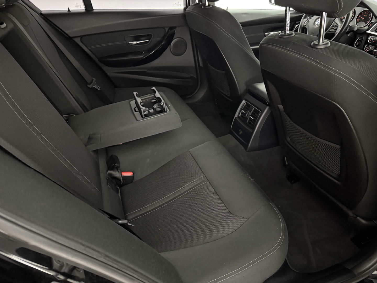 BMW 3 Serie 318i Executive | LED l Clima l Cruise l  Navigatie l Parkeersens. l Stoelverw. l NAP
