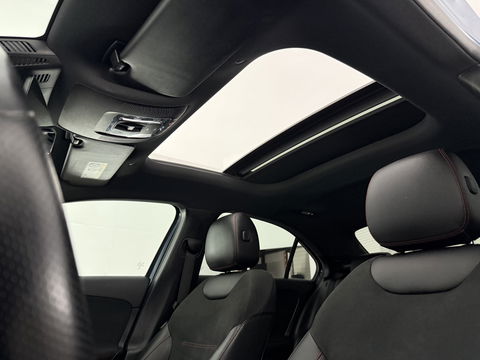 Mercedes-Benz A-Klasse 180 AMG | Pano | Sfeerverl. | Virtual | Camera | Carplay | LED | NAP