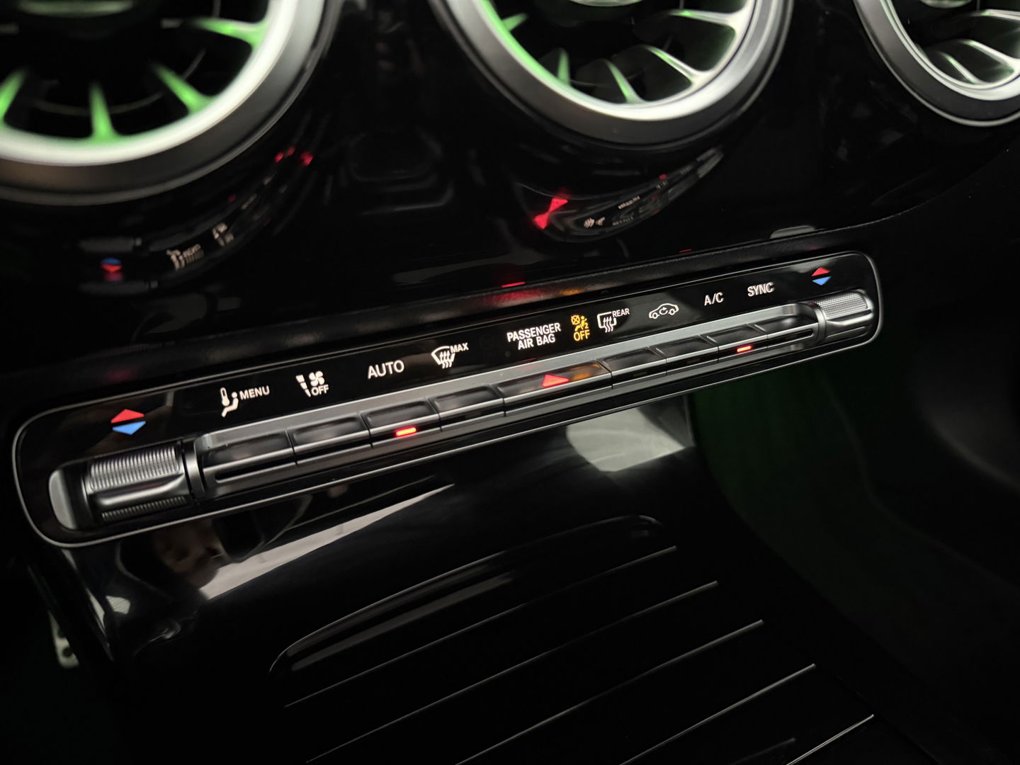 Mercedes-Benz A-Klasse 180 AMG | Pano | Sfeerverl. | Virtual | Camera | Carplay | LED | NAP