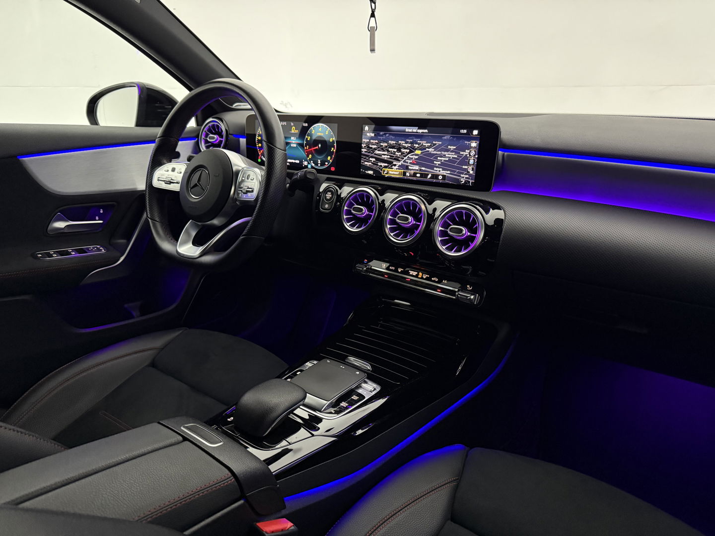 Mercedes-Benz A-Klasse AMG 35 4MATIC 306PK | Sfeerverl. | Virtual | Burmester | Sportstoelen | Camera | Carplay | LED