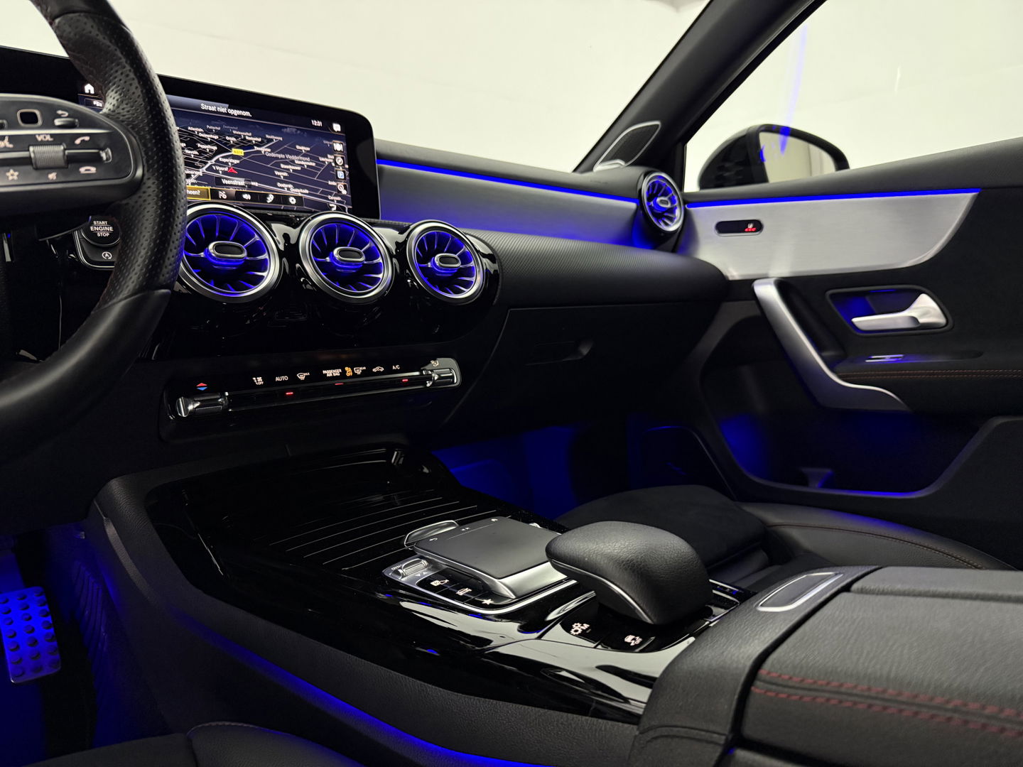 Mercedes-Benz A-Klasse AMG 35 4MATIC 306PK | Sfeerverl. | Virtual | Burmester | Sportstoelen | Camera | Carplay | LED