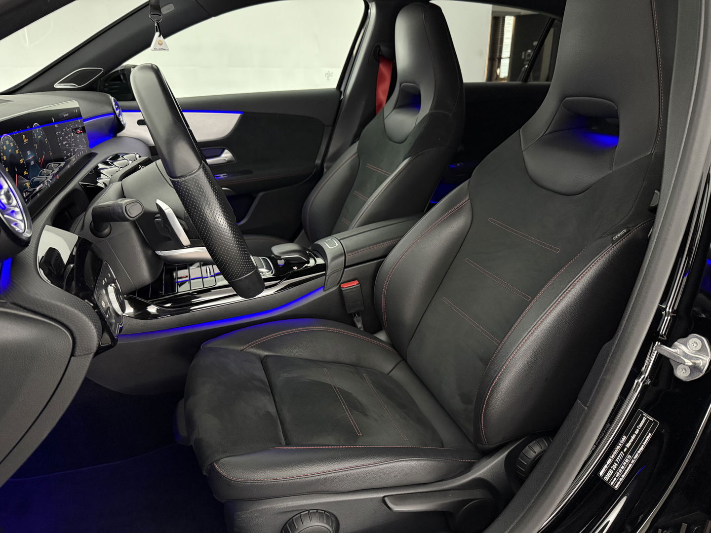 Mercedes-Benz A-Klasse AMG 35 4MATIC 306PK | Sfeerverl. | Virtual | Burmester | Sportstoelen | Camera | Carplay | LED