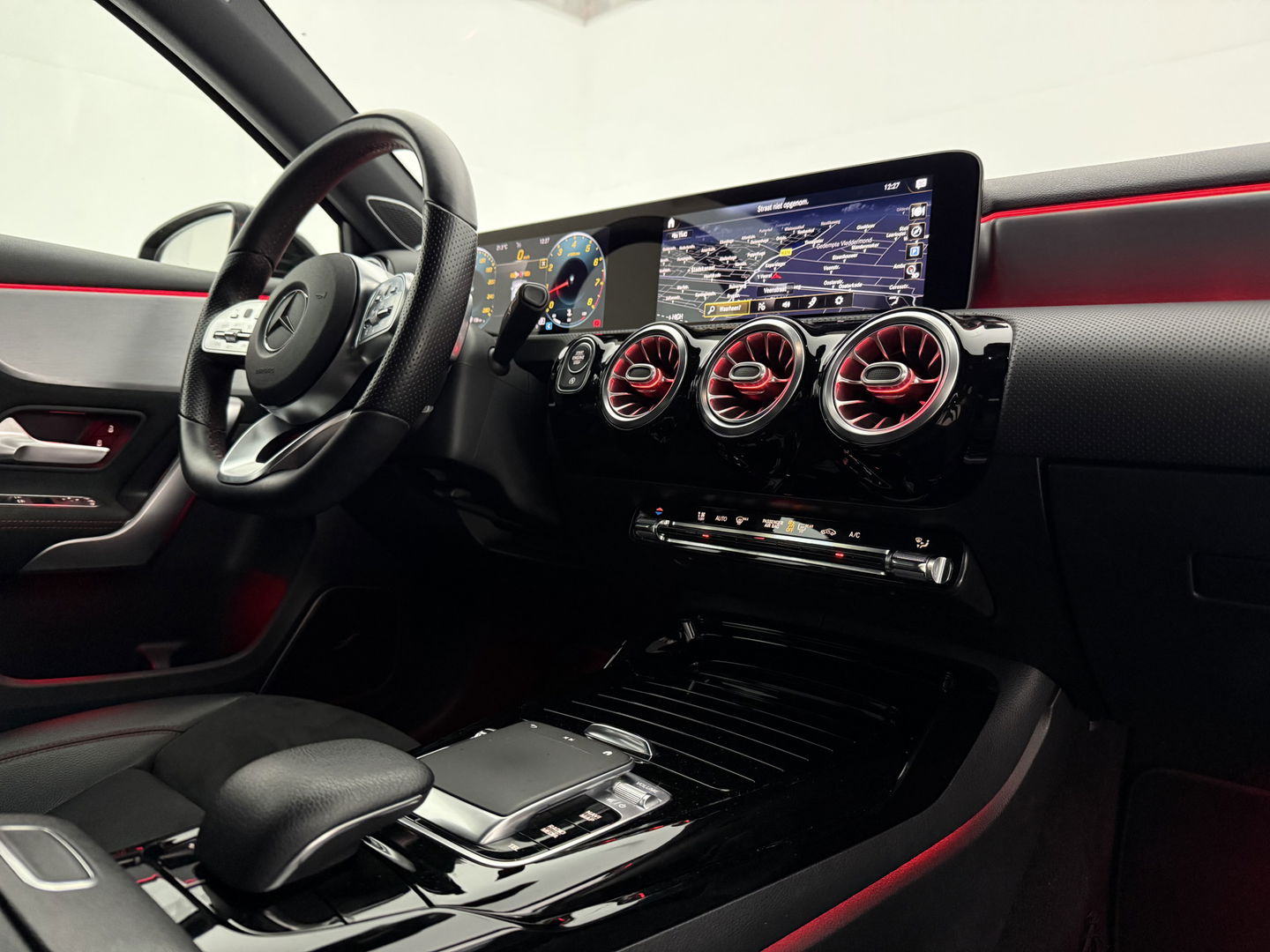 Mercedes-Benz A-Klasse AMG 35 4MATIC 306PK | Sfeerverl. | Virtual | Burmester | Sportstoelen | Camera | Carplay | LED