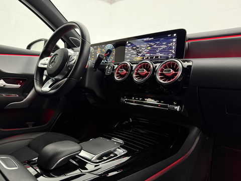 Mercedes-Benz A-Klasse AMG 35 4MATIC 306PK | Sfeerverl. | Virtual | Burmester | Sportstoelen | Camera | Carplay | LED