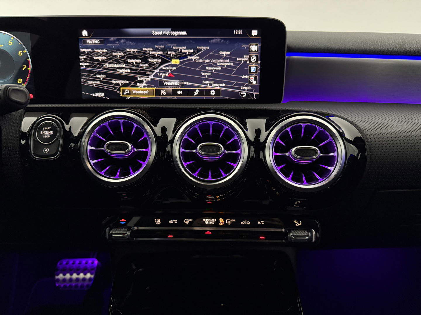 Mercedes-Benz A-Klasse AMG 35 4MATIC 306PK | Sfeerverl. | Virtual | Burmester | Sportstoelen | Camera | Carplay | LED