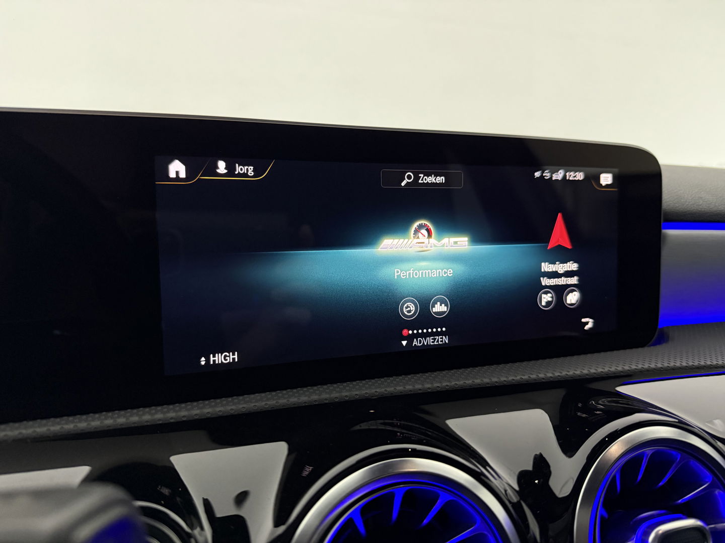 Mercedes-Benz A-Klasse AMG 35 4MATIC 306PK | Sfeerverl. | Virtual | Burmester | Sportstoelen | Camera | Carplay | LED