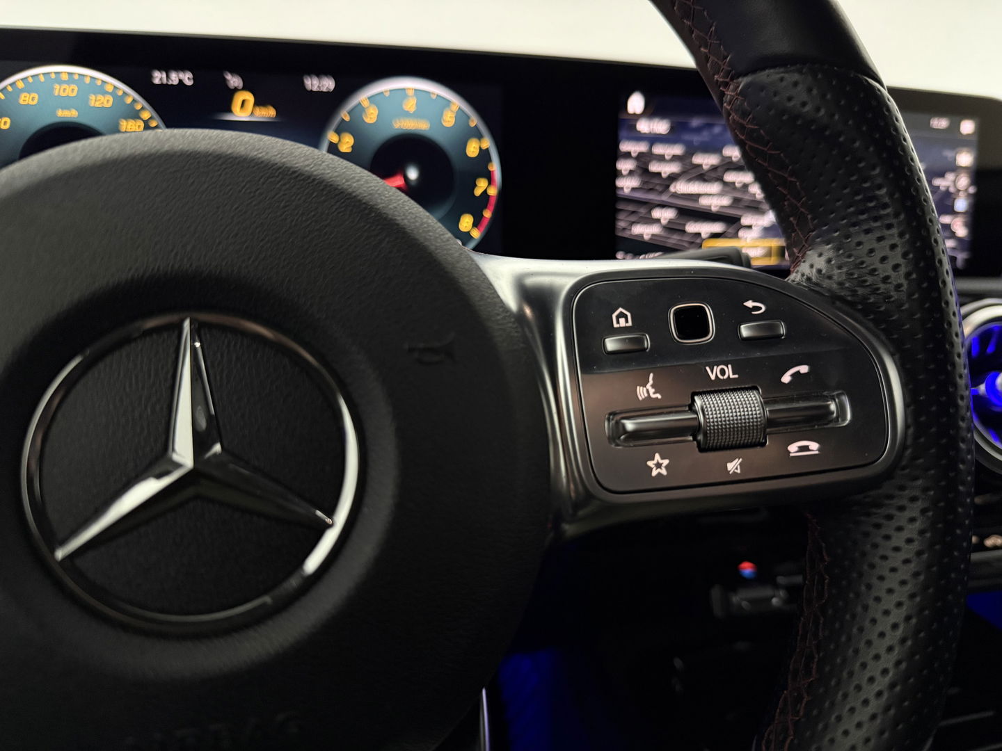Mercedes-Benz A-Klasse AMG 35 4MATIC 306PK | Sfeerverl. | Virtual | Burmester | Sportstoelen | Camera | Carplay | LED