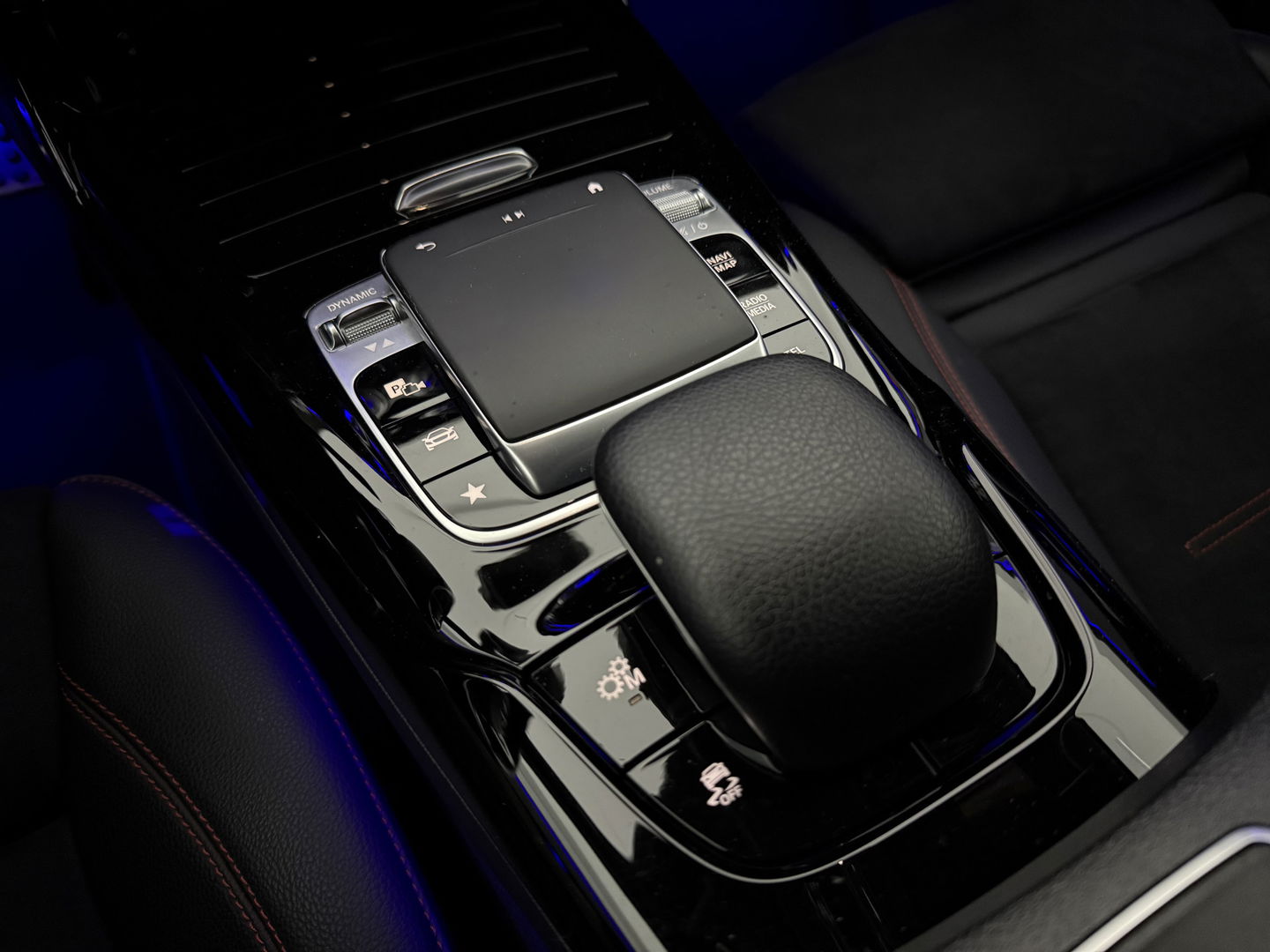 Mercedes-Benz A-Klasse AMG 35 4MATIC 306PK | Sfeerverl. | Virtual | Burmester | Sportstoelen | Camera | Carplay | LED