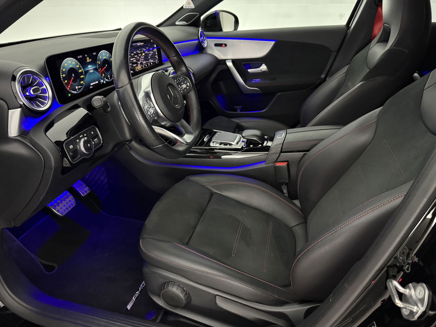 Mercedes-Benz A-Klasse AMG 35 4MATIC 306PK | Sfeerverl. | Virtual | Burmester | Sportstoelen | Camera | Carplay | LED