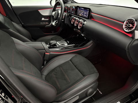 Mercedes-Benz A-Klasse AMG 35 4MATIC 306PK | Sfeerverl. | Virtual | Burmester | Sportstoelen | Camera | Carplay | LED