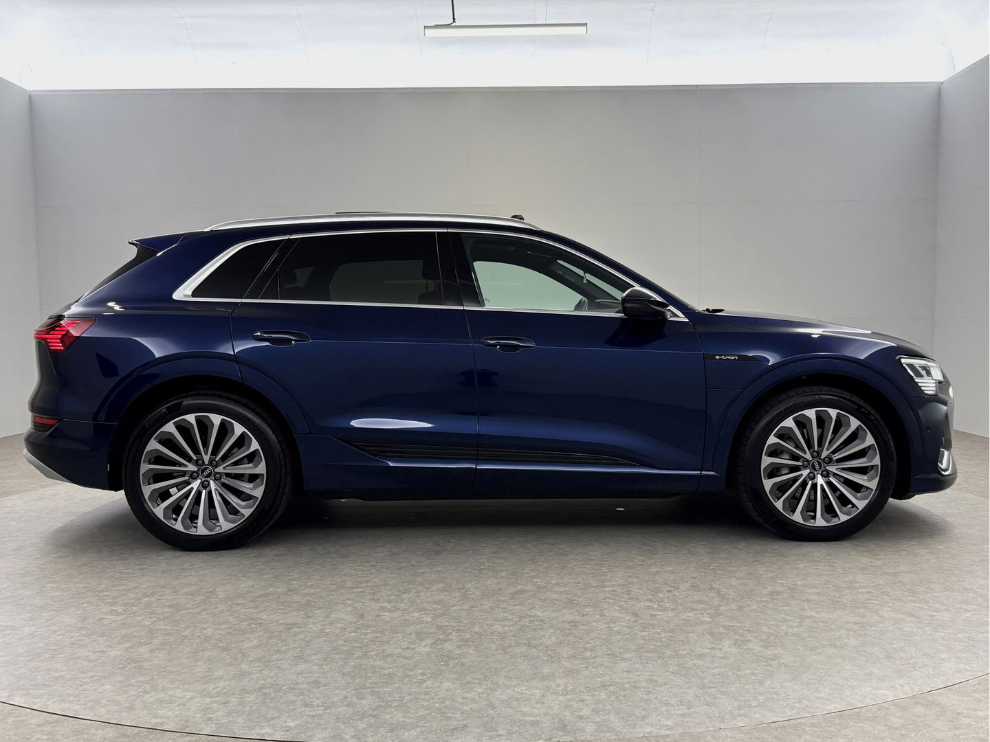 Audi e-tron 55 Quattro S-line 95 kWh | Pano | B&O | Virtual | Sfeerverl. | Trekh | Memory | NAP