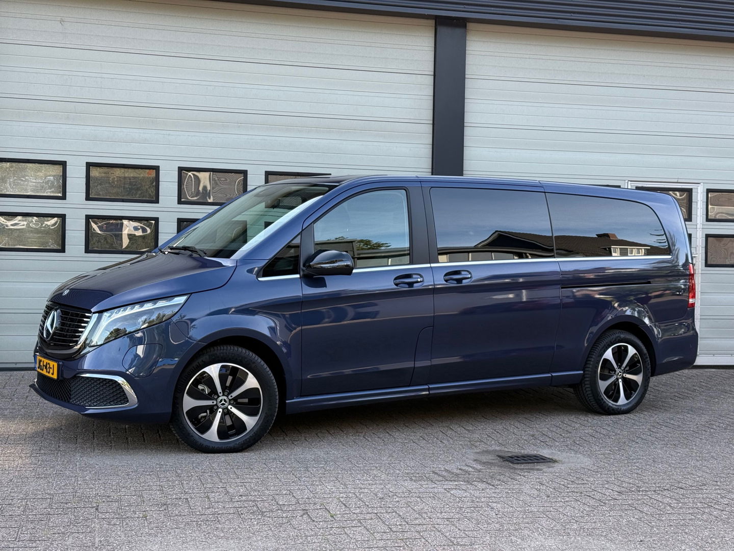 Mercedes-Benz EQV 300 90 kWh - L3 Extra Lang - Airmatic - Leder 2+2+3=7 Persoons