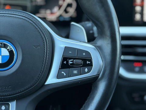 BMW 3 Serie Touring 320e xDrive High Ex M-Sport|SOH92%|Pano|Laser|M-seats|Memory|CoPilot|HiFi|HUD|Trekhaak