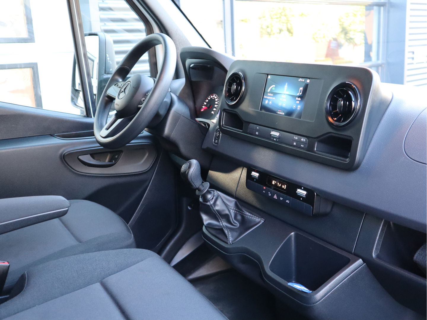 Mercedes-Benz Sprinter 515 CDI Euro 6 Bakwagen Laadklep - MBUX - Clima