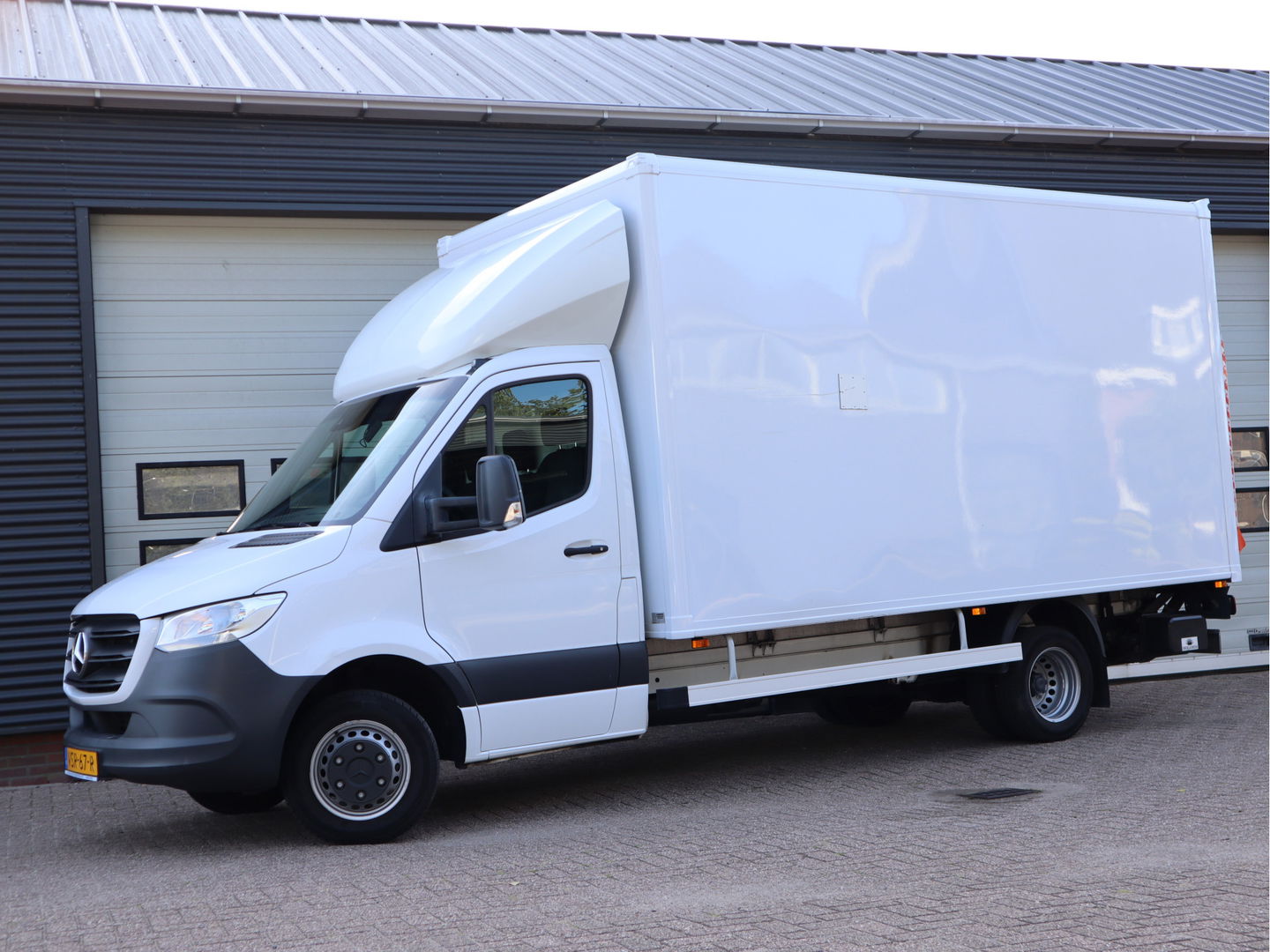 Mercedes-Benz Sprinter 515 CDI Automaat Euro 6 Bakwagen Laadklep - MBUX - Camera