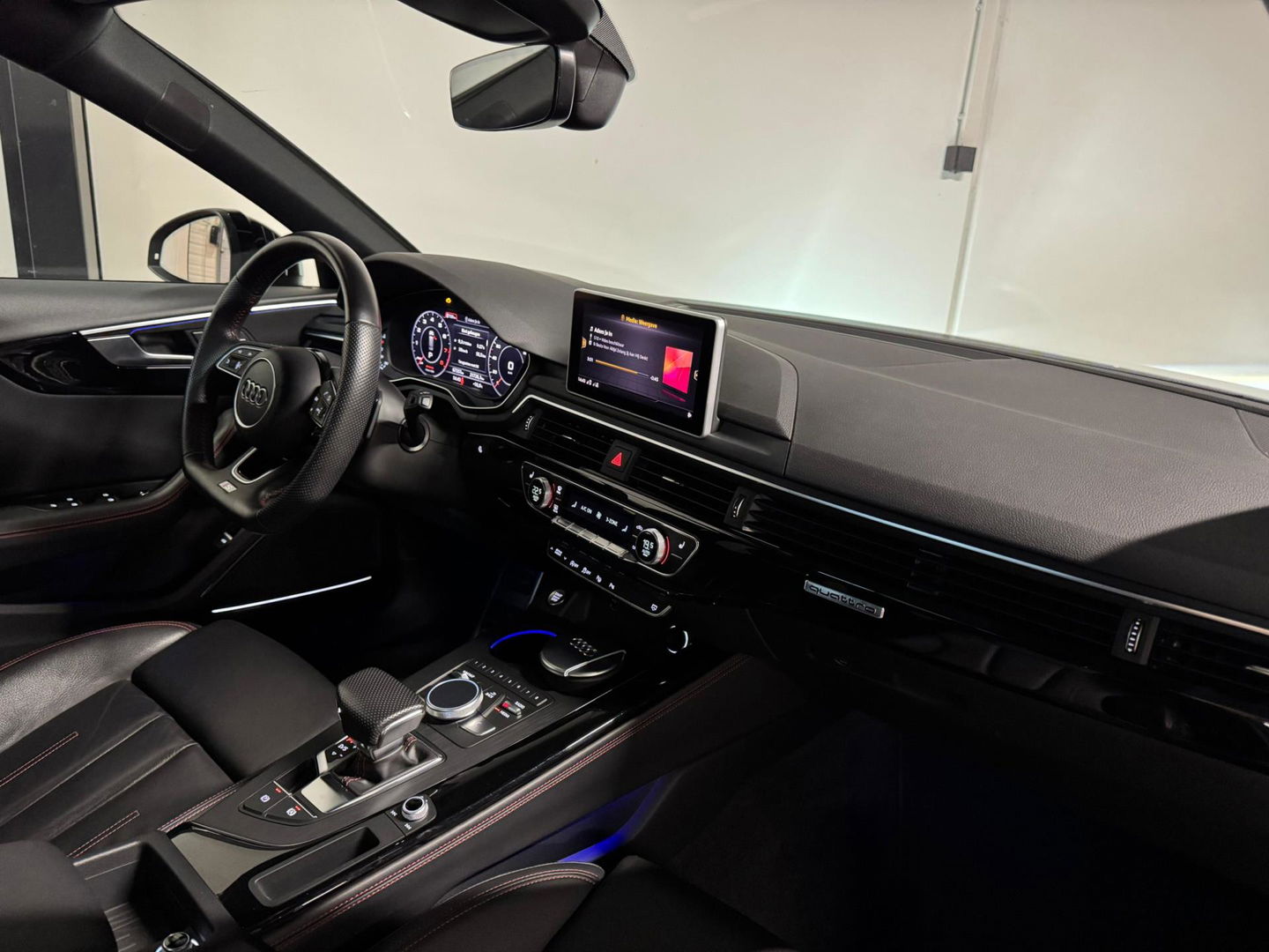 Audi A4 Avant 2.0 TFSI MHEV quattro S Line PANO KEYLESS