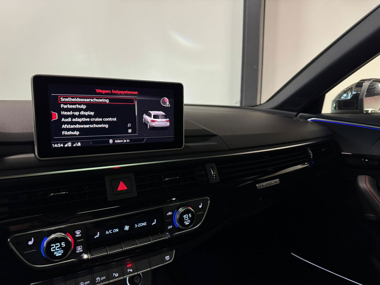 Audi A4 Avant 2.0 TFSI MHEV quattro S Line PANO KEYLESS
