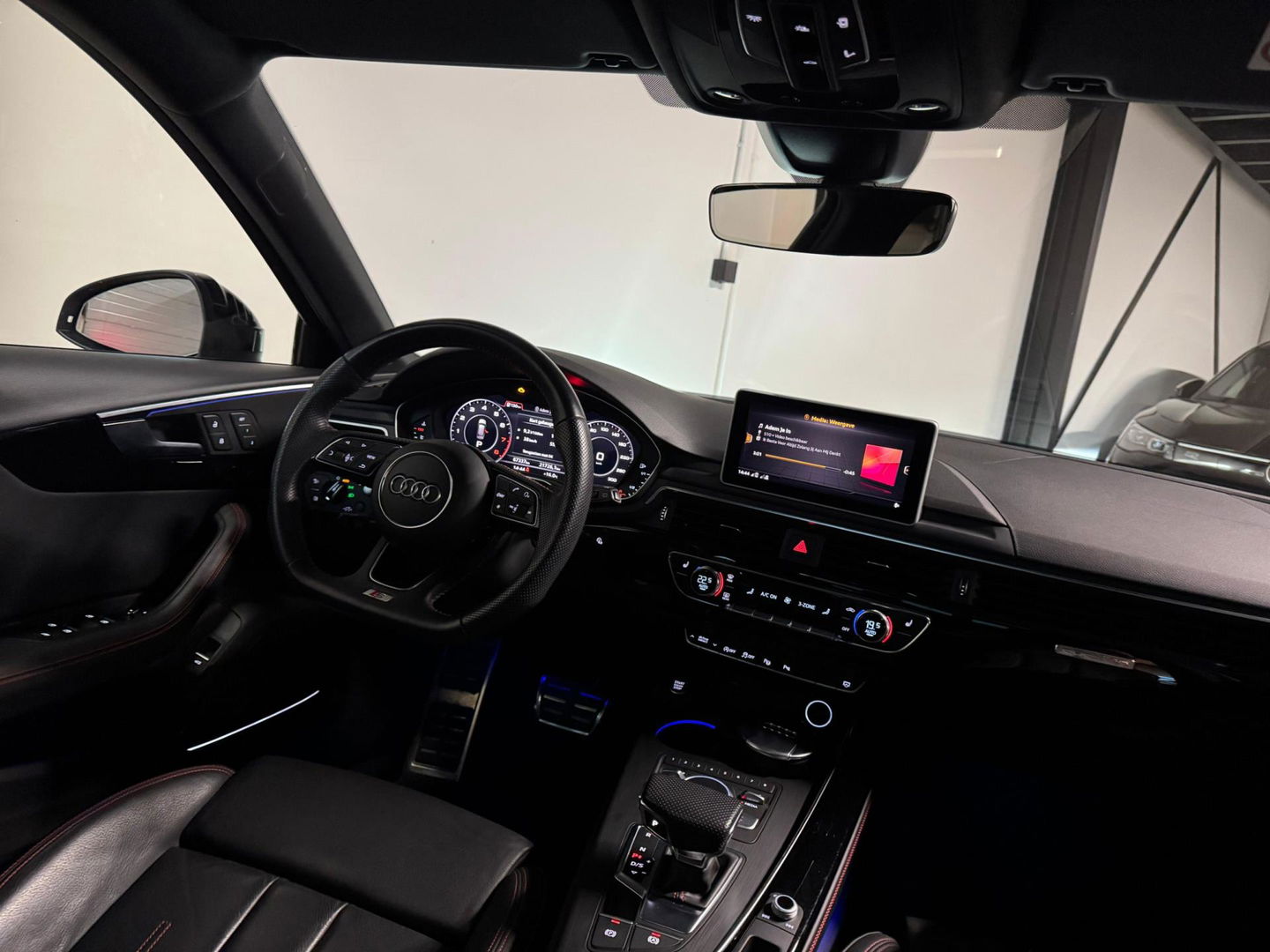Audi A4 Avant 2.0 TFSI MHEV quattro S Line PANO KEYLESS