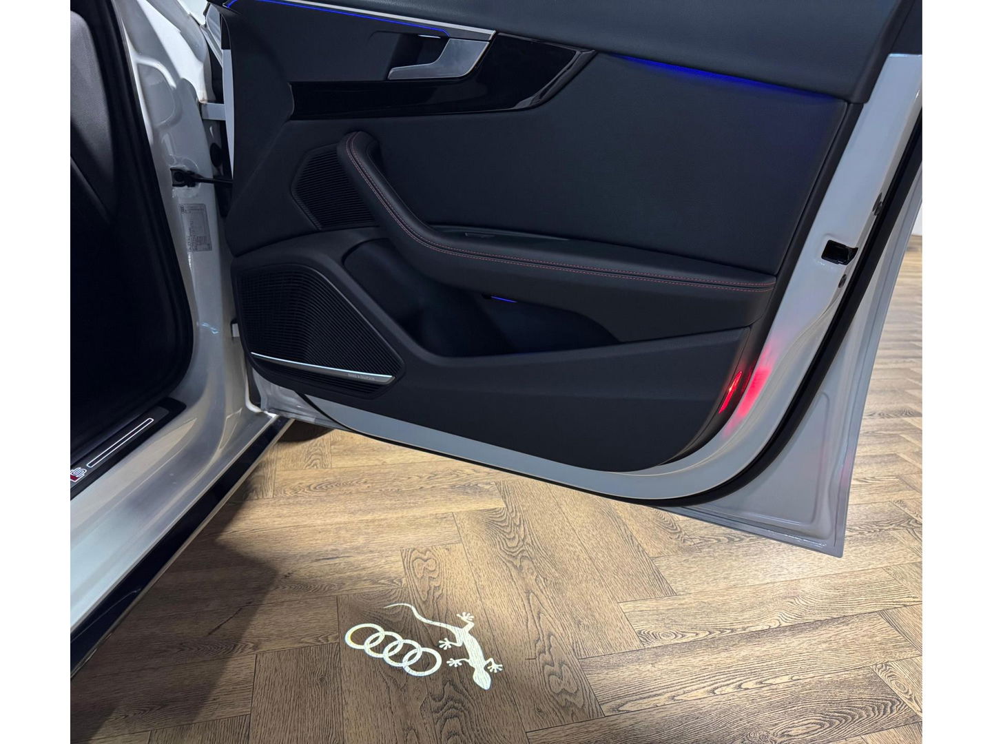Audi A4 Avant 2.0 TFSI MHEV quattro S Line PANO KEYLESS