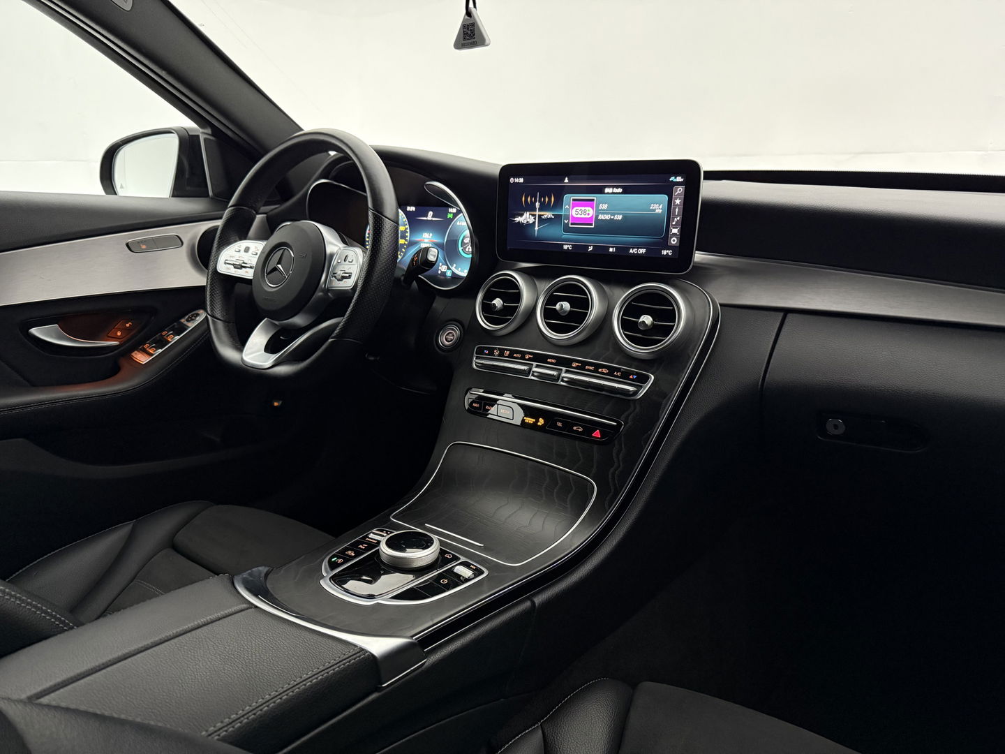 Mercedes-Benz C-Klasse 180 AMG | Virtual | Camera | LED | Adaptive Cruise | Navigatie | Parkeersens. l NAP