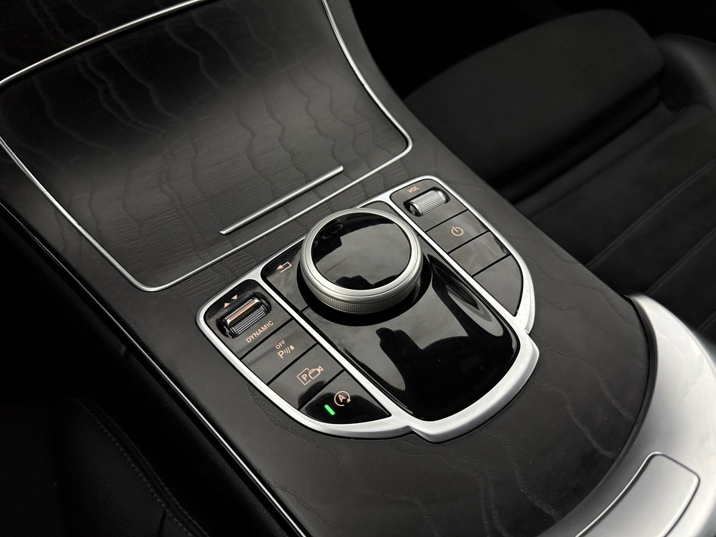 Mercedes-Benz C-Klasse 180 AMG | Virtual | Camera | LED | Adaptive Cruise | Navigatie | Parkeersens. l NAP