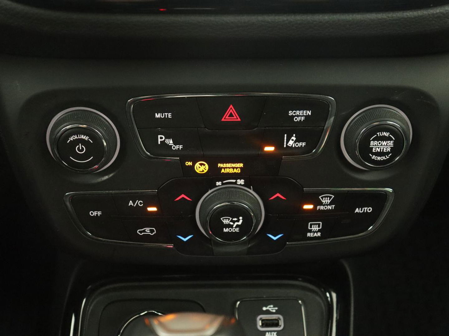 Jeep Compass 1.4 MultiAir Opening Edition 4x4 | Origineel NL | Half leder | Xenon | Beats Audio | Carplay | Navigatie | Climate control | Parkeerhulp | Cruise control | Bluetooth