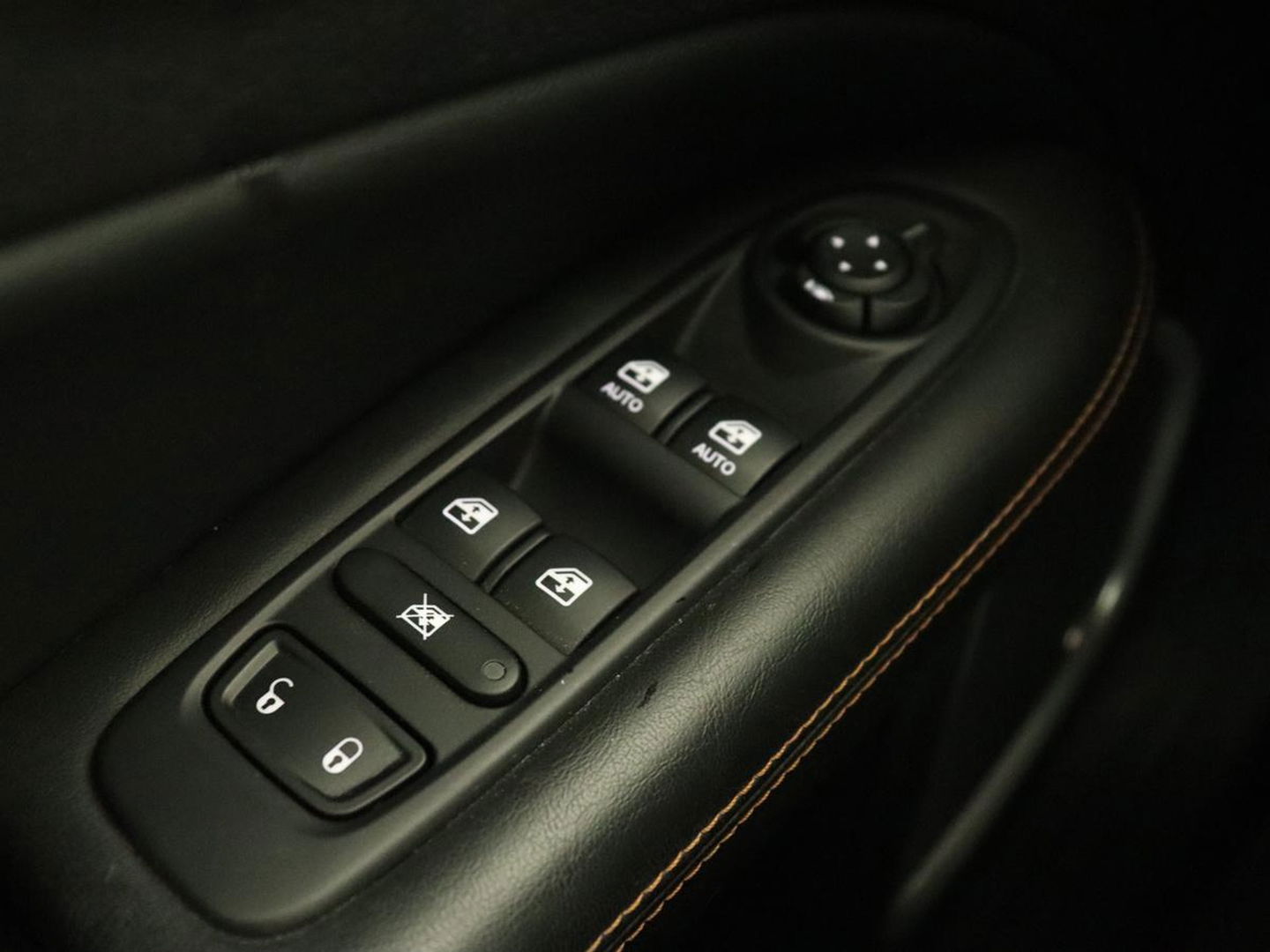 Jeep Compass 1.4 MultiAir Opening Edition 4x4 | Origineel NL | Half leder | Xenon | Beats Audio | Carplay | Navigatie | Climate control | Parkeerhulp | Cruise control | Bluetooth