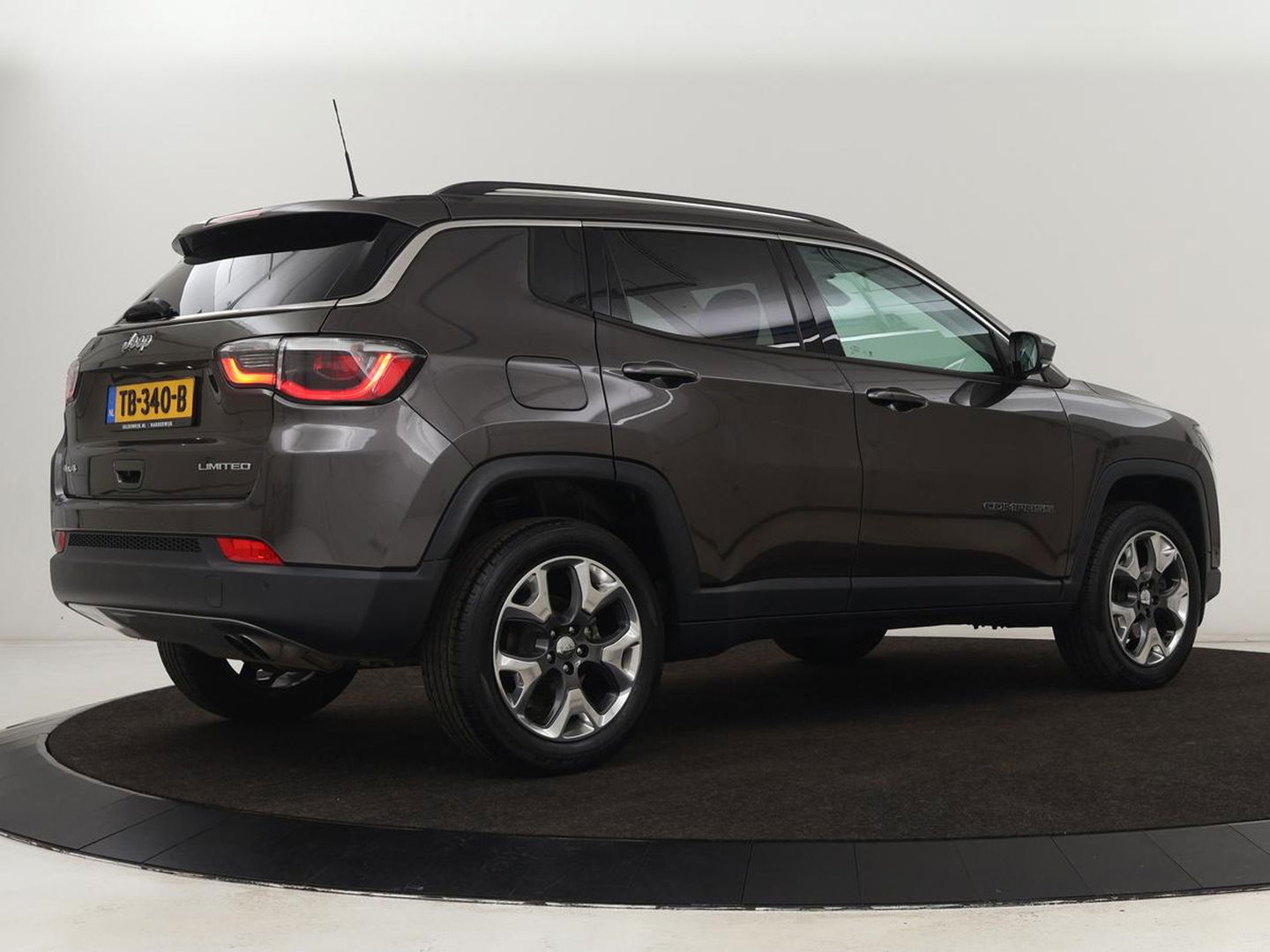 Jeep Compass 1.4 MultiAir Opening Edition 4x4 | Origineel NL | Half leder | Xenon | Beats Audio | Carplay | Navigatie | Climate control | Parkeerhulp | Cruise control | Bluetooth