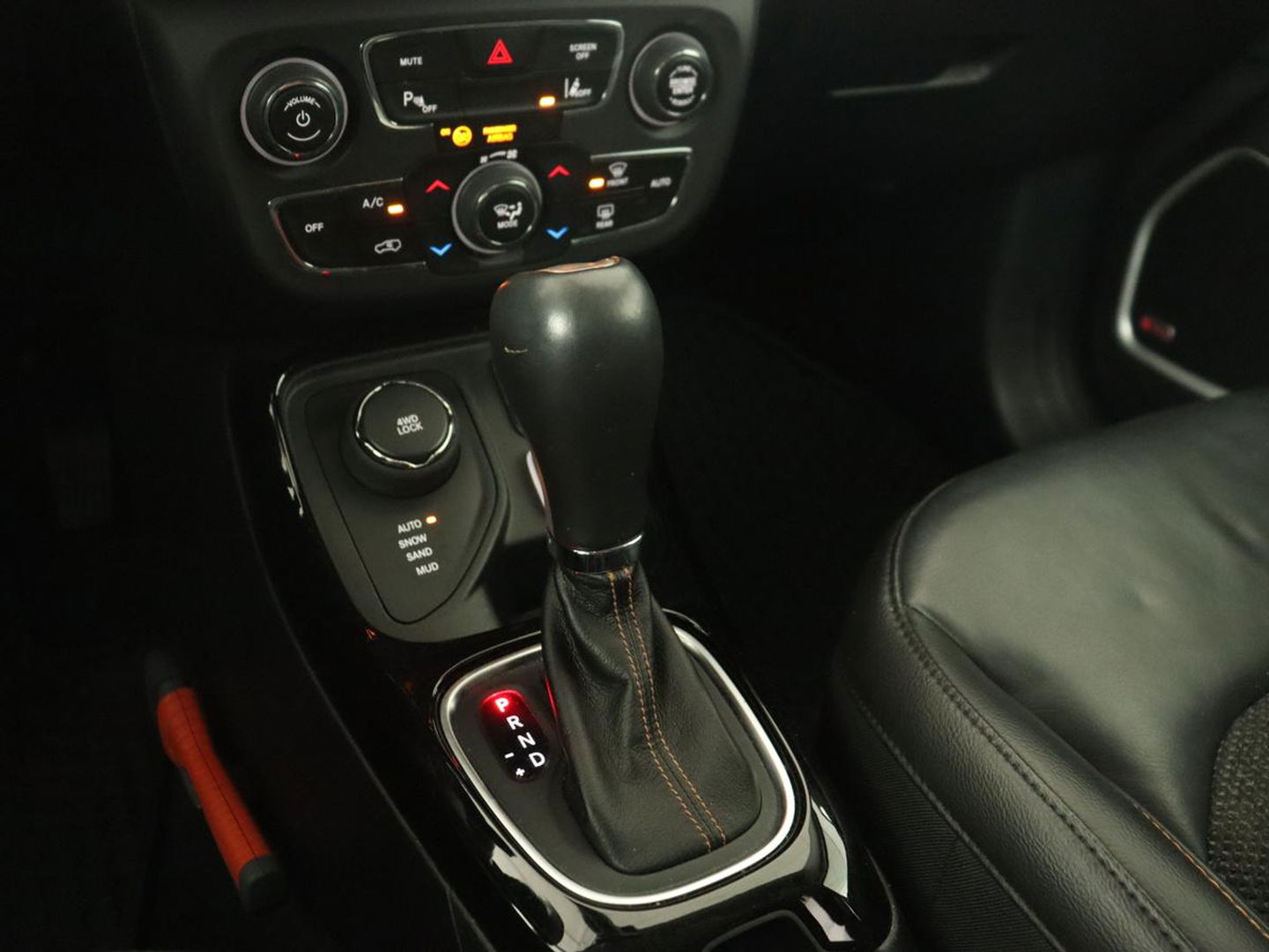 Jeep Compass 1.4 MultiAir Opening Edition 4x4 | Origineel NL | Half leder | Xenon | Beats Audio | Carplay | Navigatie | Climate control | Parkeerhulp | Cruise control | Bluetooth