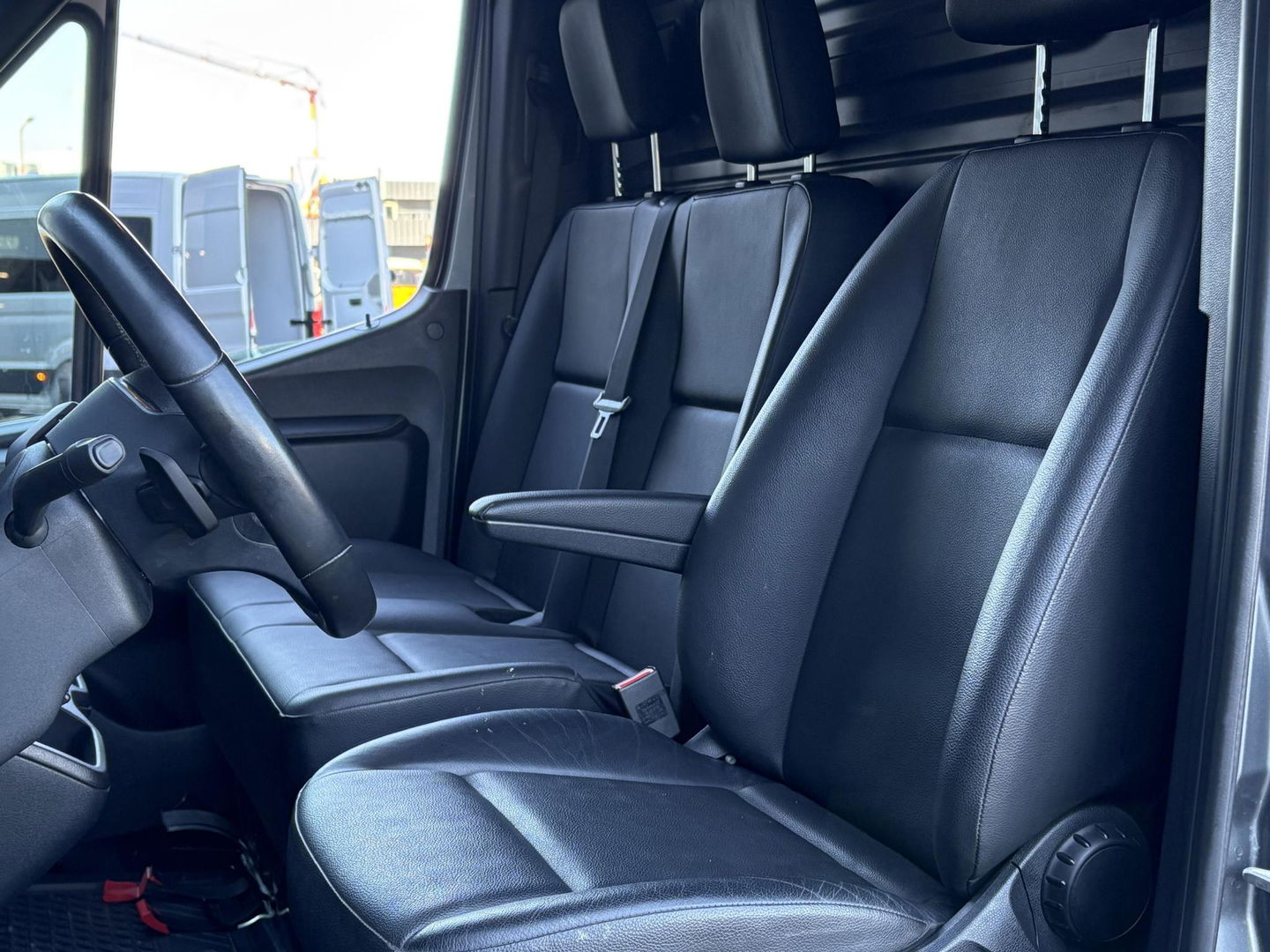 Mercedes-Benz Sprinter 319 L2H2 | 3,5 TON Trekgewicht | LEDER | LED