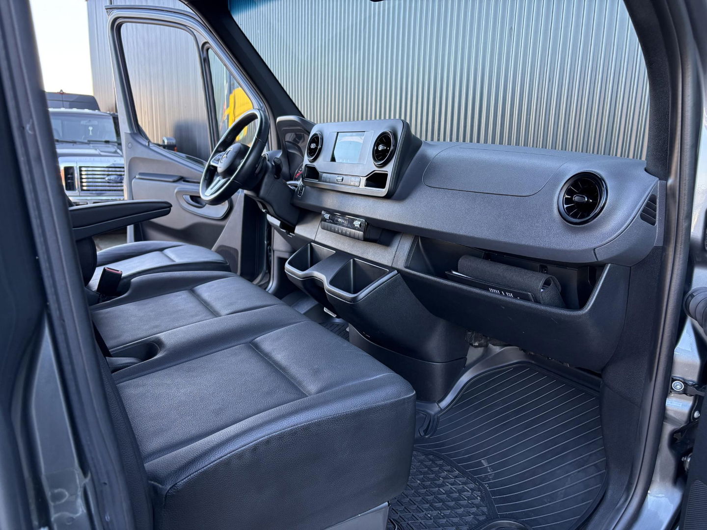 Mercedes-Benz Sprinter 319 L2H2 | 3,5 TON Trekgewicht | LEDER | LED