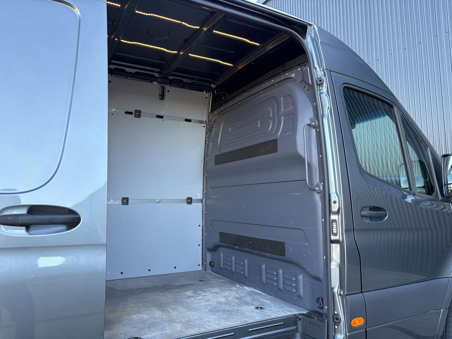 Mercedes-Benz Sprinter 319 L2H2 | 3,5 TON Trekgewicht | LEDER | LED