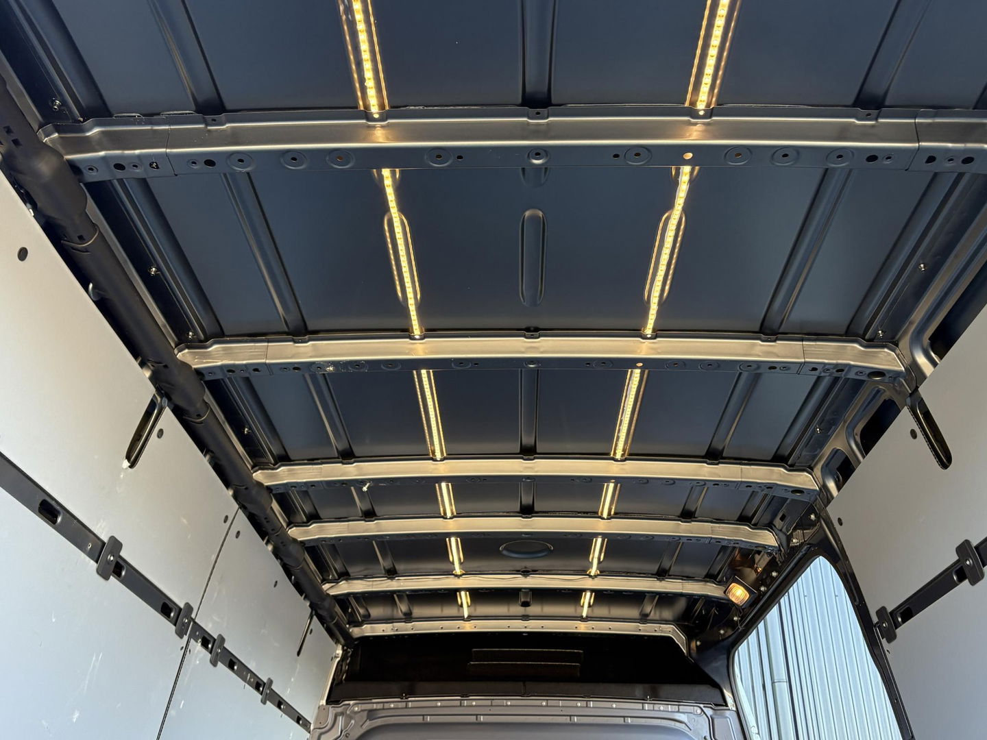 Mercedes-Benz Sprinter 319 L2H2 | 3,5 TON Trekgewicht | LEDER | LED