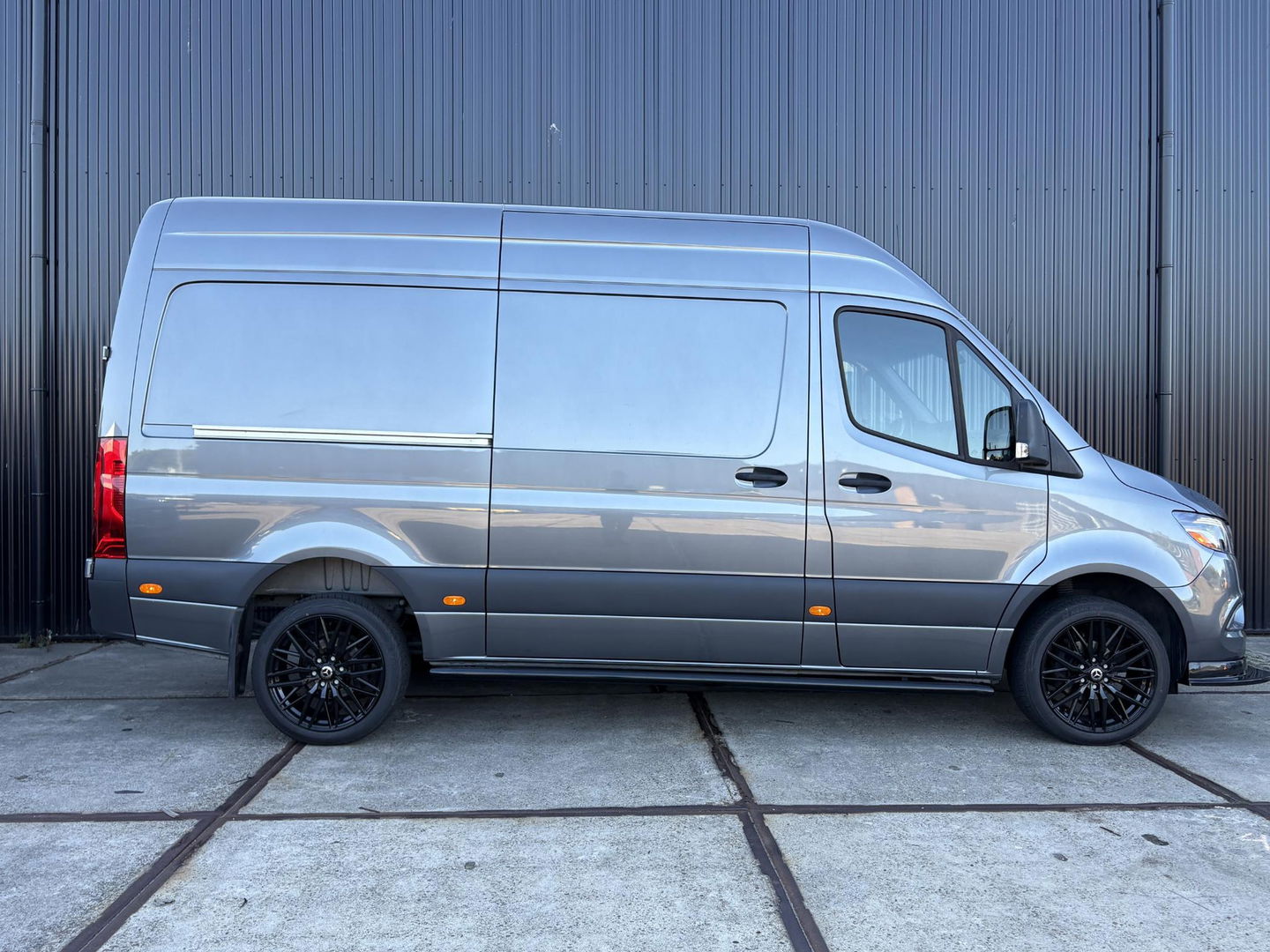 Mercedes-Benz Sprinter 319 L2H2 | 3,5 TON Trekgewicht | LEDER | LED