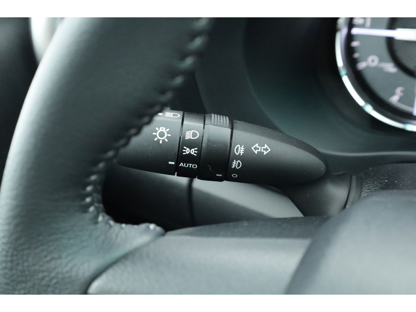 Toyota Hilux 2.4 D-4D Double Cab Challenger | "VAN" | Automaat | Grijs kent. | Trekhaak | Camera | Adapt. Cruise | Apple CarPlay