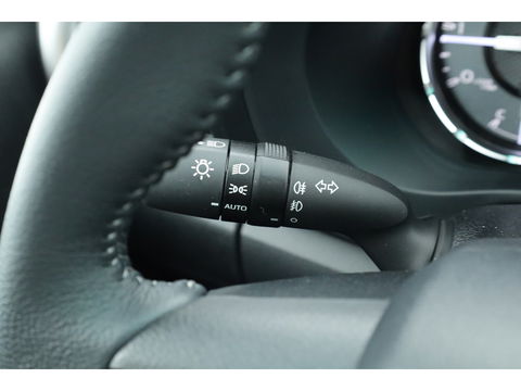 Toyota Hilux 2.4 D-4D Double Cab Challenger | "VAN" | Automaat | Grijs kent. | Trekhaak | Camera | Adapt. Cruise | Apple CarPlay