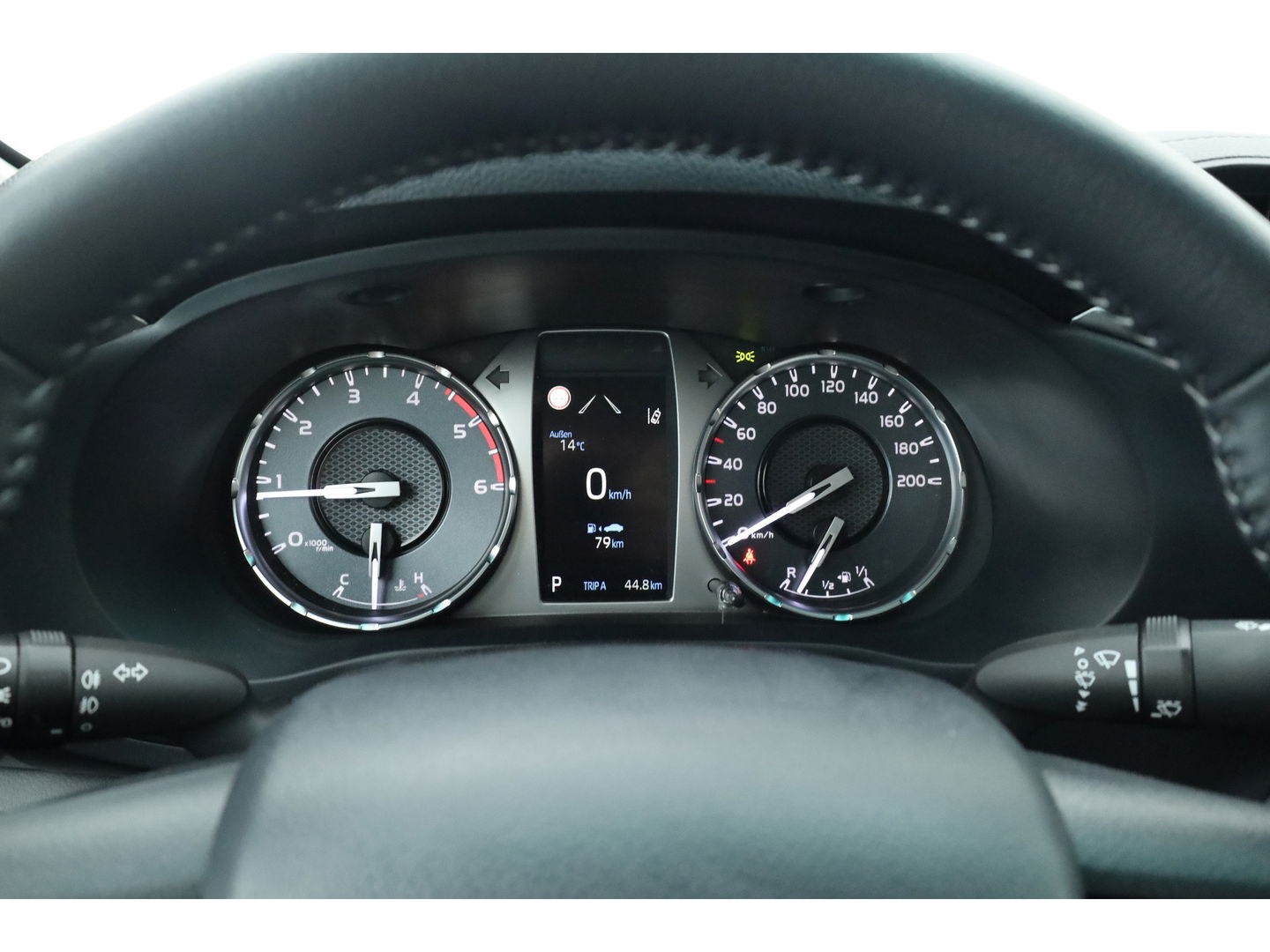 Toyota Hilux 2.4 D-4D Double Cab Challenger | "VAN" | Automaat | Grijs kent. | Trekhaak | Camera | Adapt. Cruise | Apple CarPlay