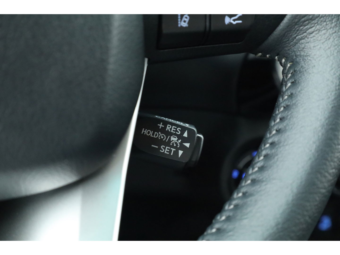 Toyota Hilux 2.4 D-4D Double Cab Challenger | "VAN" | Automaat | Grijs kent. | Trekhaak | Camera | Adapt. Cruise | Apple CarPlay