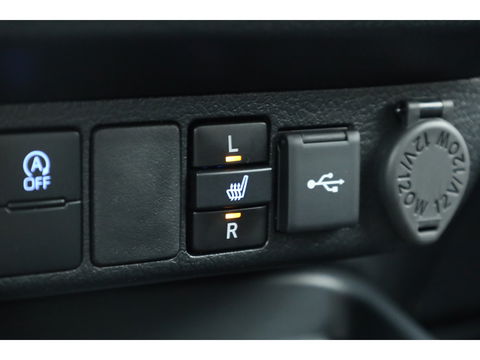Toyota Hilux 2.4 D-4D Double Cab Challenger | "VAN" | Automaat | Grijs kent. | Trekhaak | Camera | Adapt. Cruise | Apple CarPlay