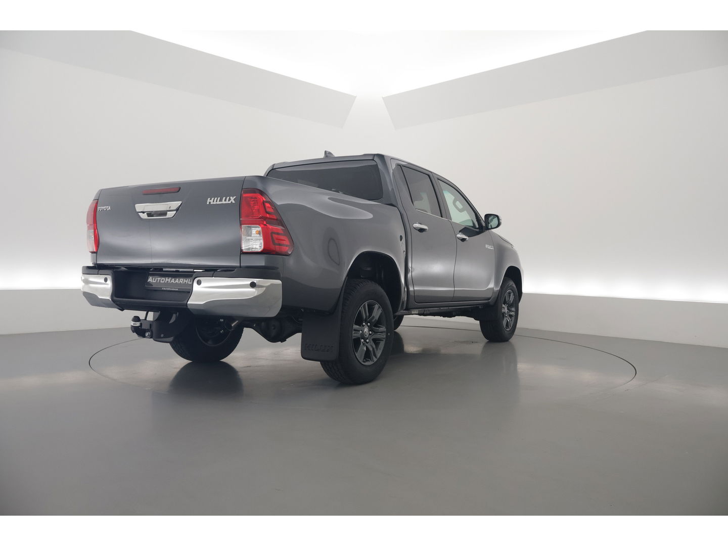 Toyota Hilux 2.4 D-4D Double Cab Challenger | "VAN" | Automaat | Grijs kent. | Trekhaak | Camera | Adapt. Cruise | Apple CarPlay