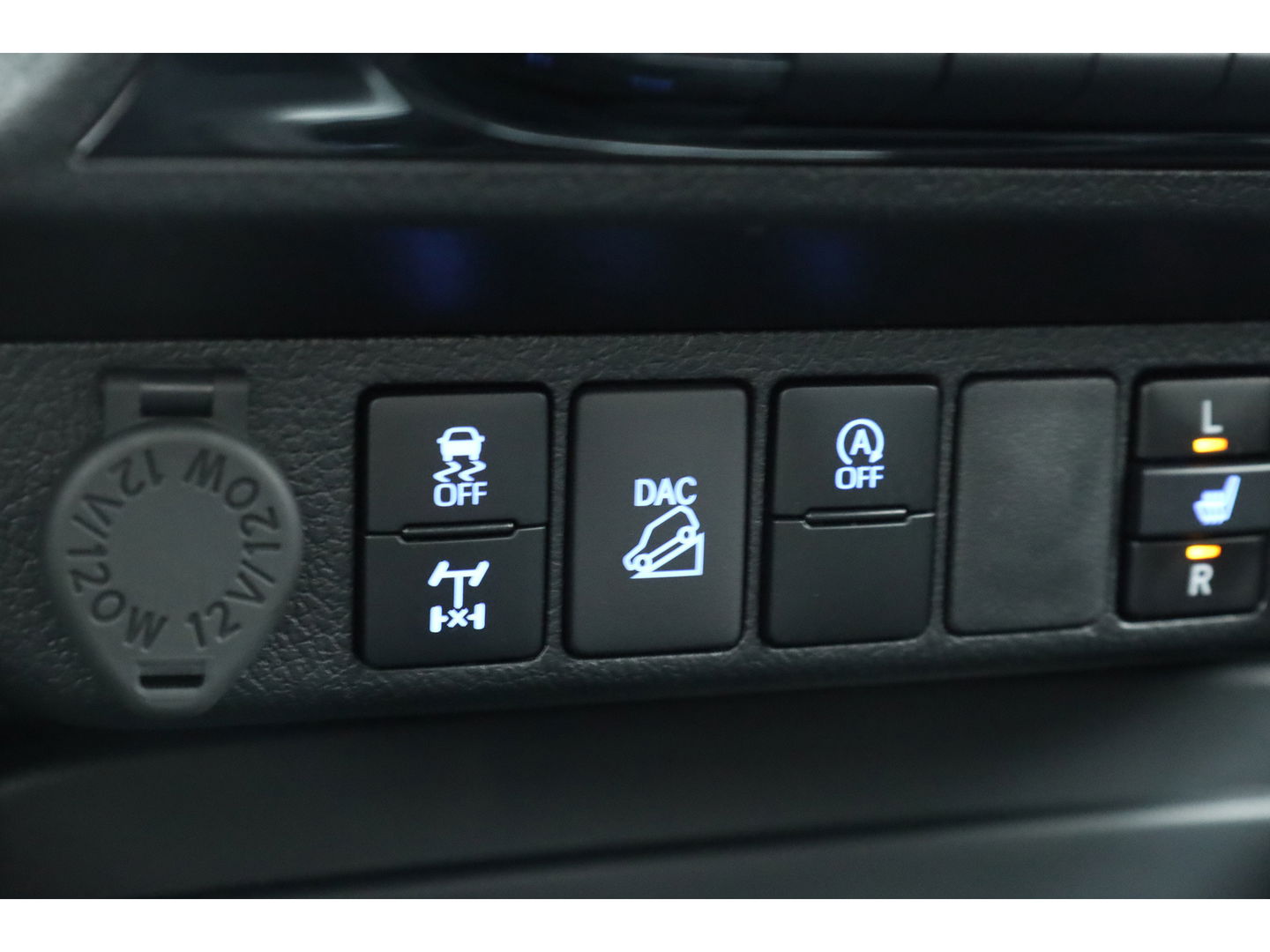 Toyota Hilux 2.4 D-4D Double Cab Challenger | "VAN" | Automaat | Grijs kent. | Trekhaak | Camera | Adapt. Cruise | Apple CarPlay