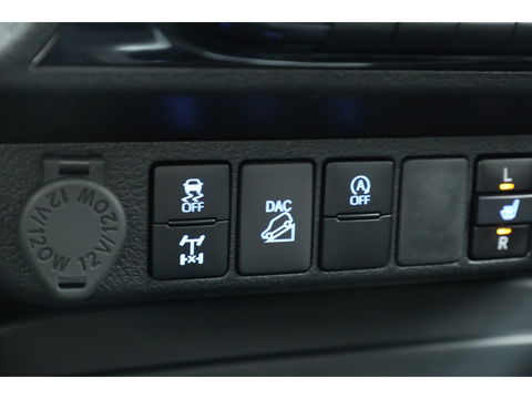 Toyota Hilux 2.4 D-4D Double Cab Challenger | "VAN" | Automaat | Grijs kent. | Trekhaak | Camera | Adapt. Cruise | Apple CarPlay