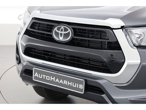 Toyota Hilux 2.4 D-4D Double Cab Challenger | "VAN" | Automaat | Grijs kent. | Trekhaak | Camera | Adapt. Cruise | Apple CarPlay
