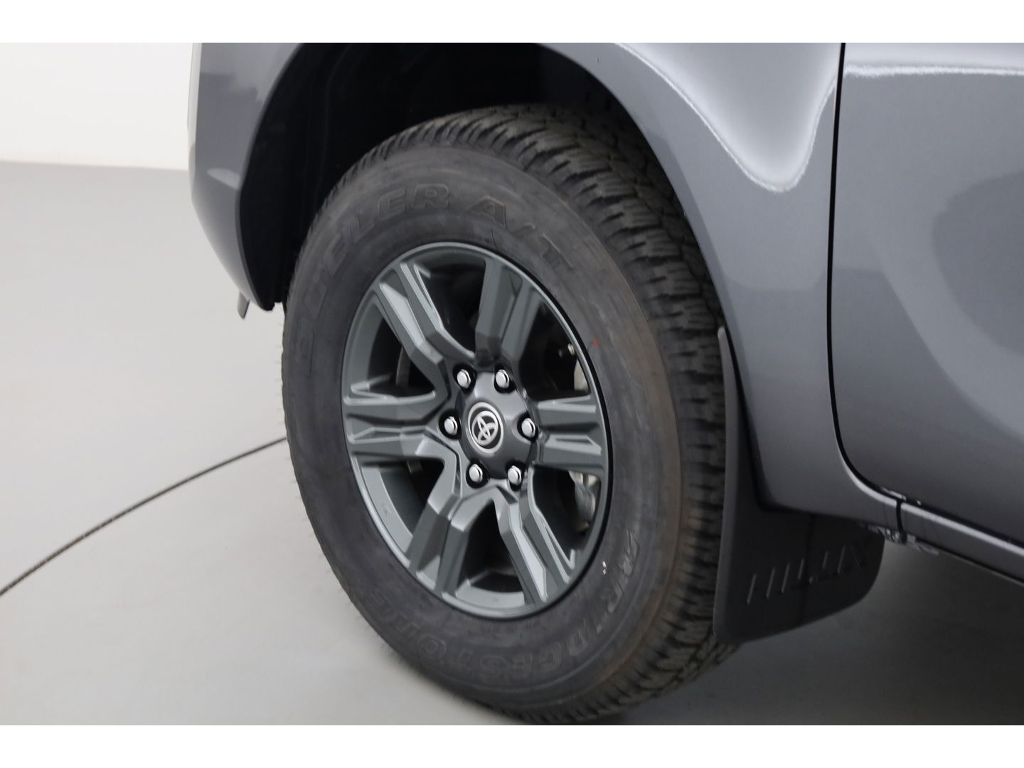 Toyota Hilux 2.4 D-4D Double Cab Challenger | "VAN" | Automaat | Grijs kent. | Trekhaak | Camera | Adapt. Cruise | Apple CarPlay