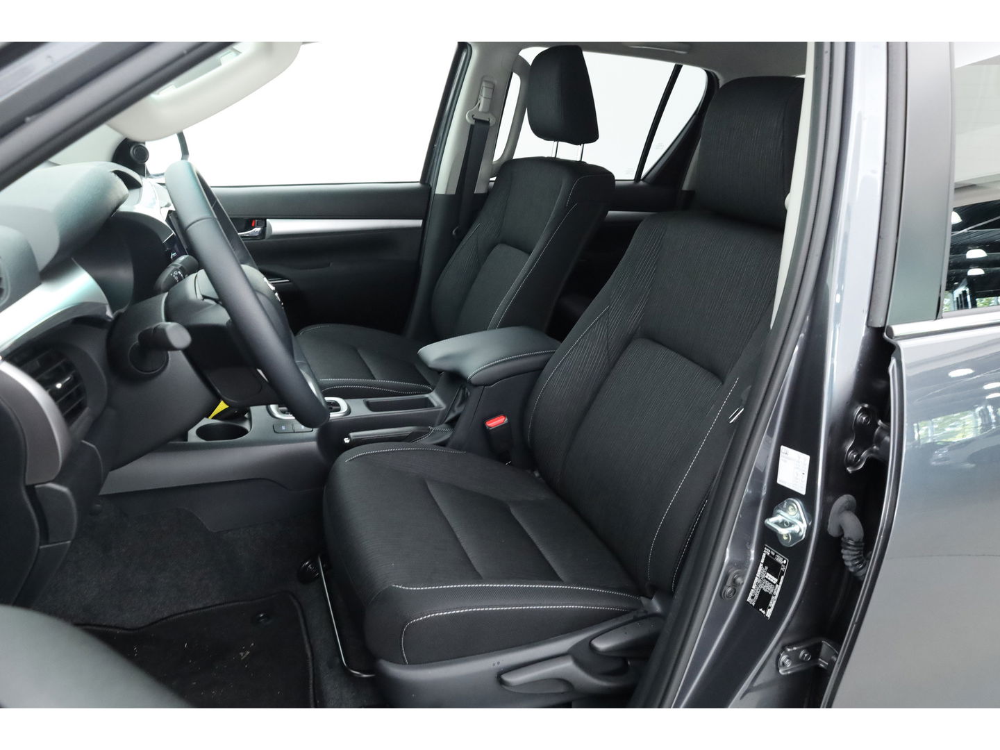 Toyota Hilux 2.4 D-4D Double Cab Challenger | "VAN" | Automaat | Grijs kent. | Trekhaak | Camera | Adapt. Cruise | Apple CarPlay