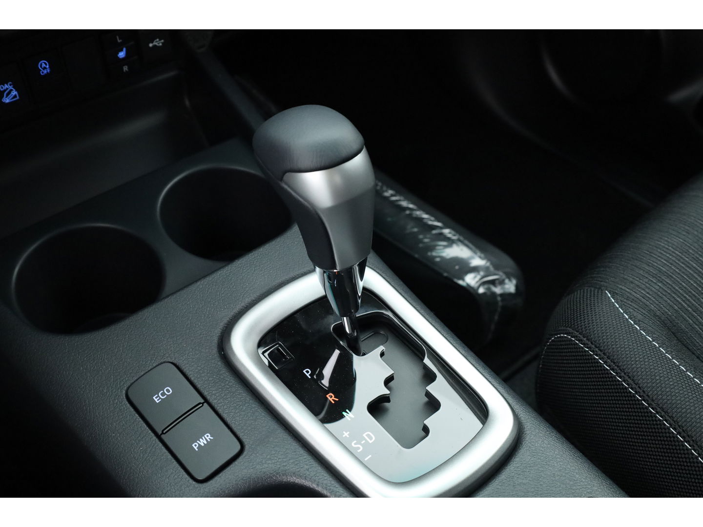 Toyota Hilux 2.4 D-4D Double Cab Challenger | "VAN" | Automaat | Grijs kent. | Trekhaak | Camera | Adapt. Cruise | Apple CarPlay